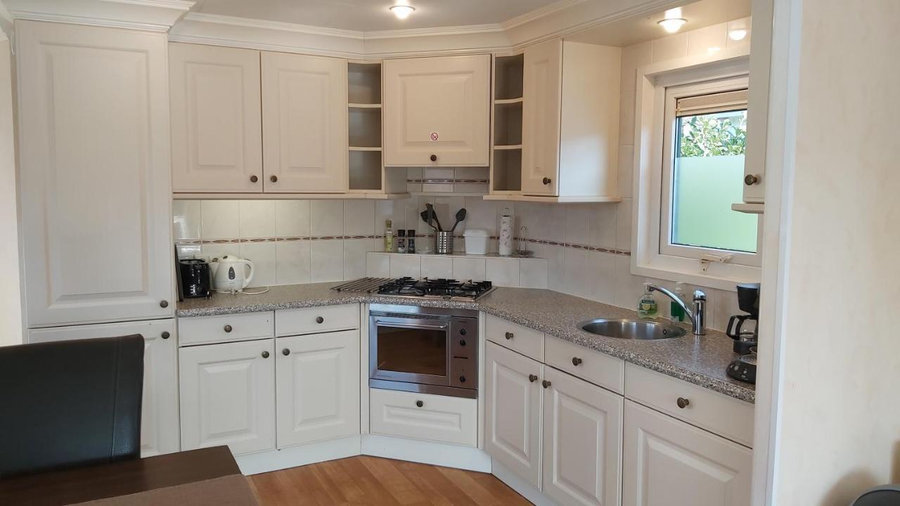 Ruim Familie Chalet Tot 4 Personen Op De Veluwe Bungalowpark De Kern 푸텐 외부 사진