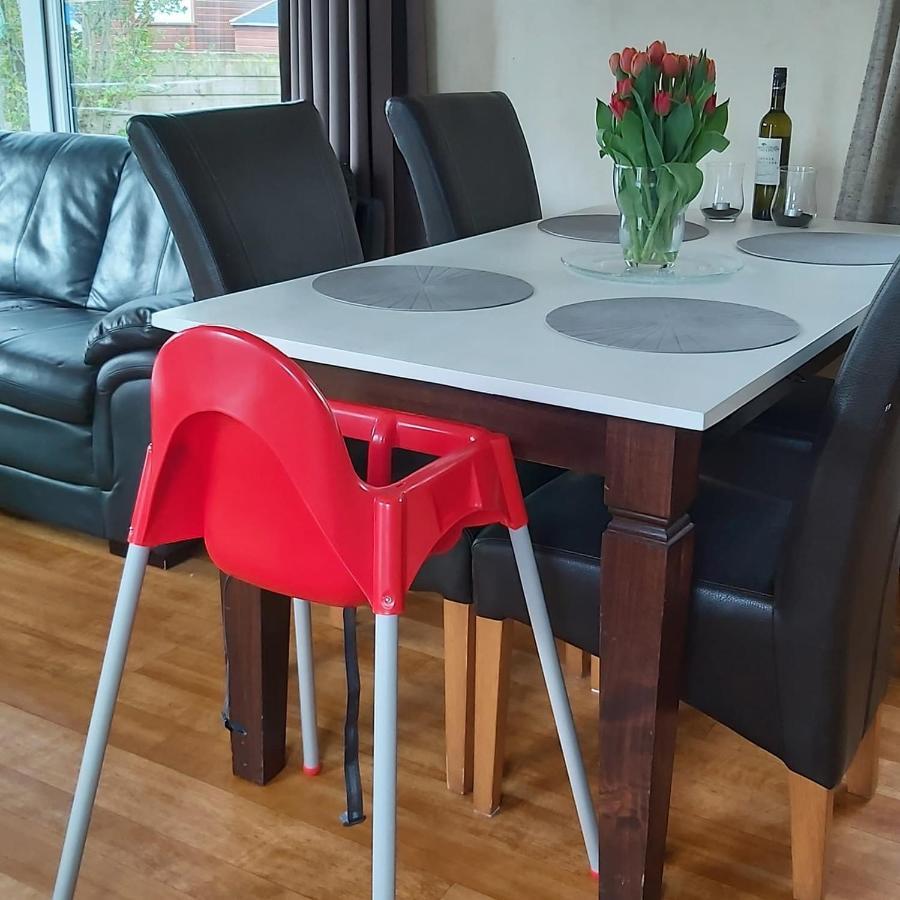 Ruim Familie Chalet Tot 4 Personen Op De Veluwe Bungalowpark De Kern 푸텐 외부 사진