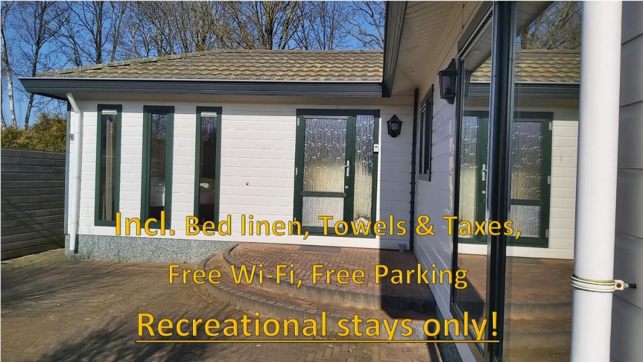 Ruim Familie Chalet Tot 4 Personen Op De Veluwe Bungalowpark De Kern 푸텐 외부 사진