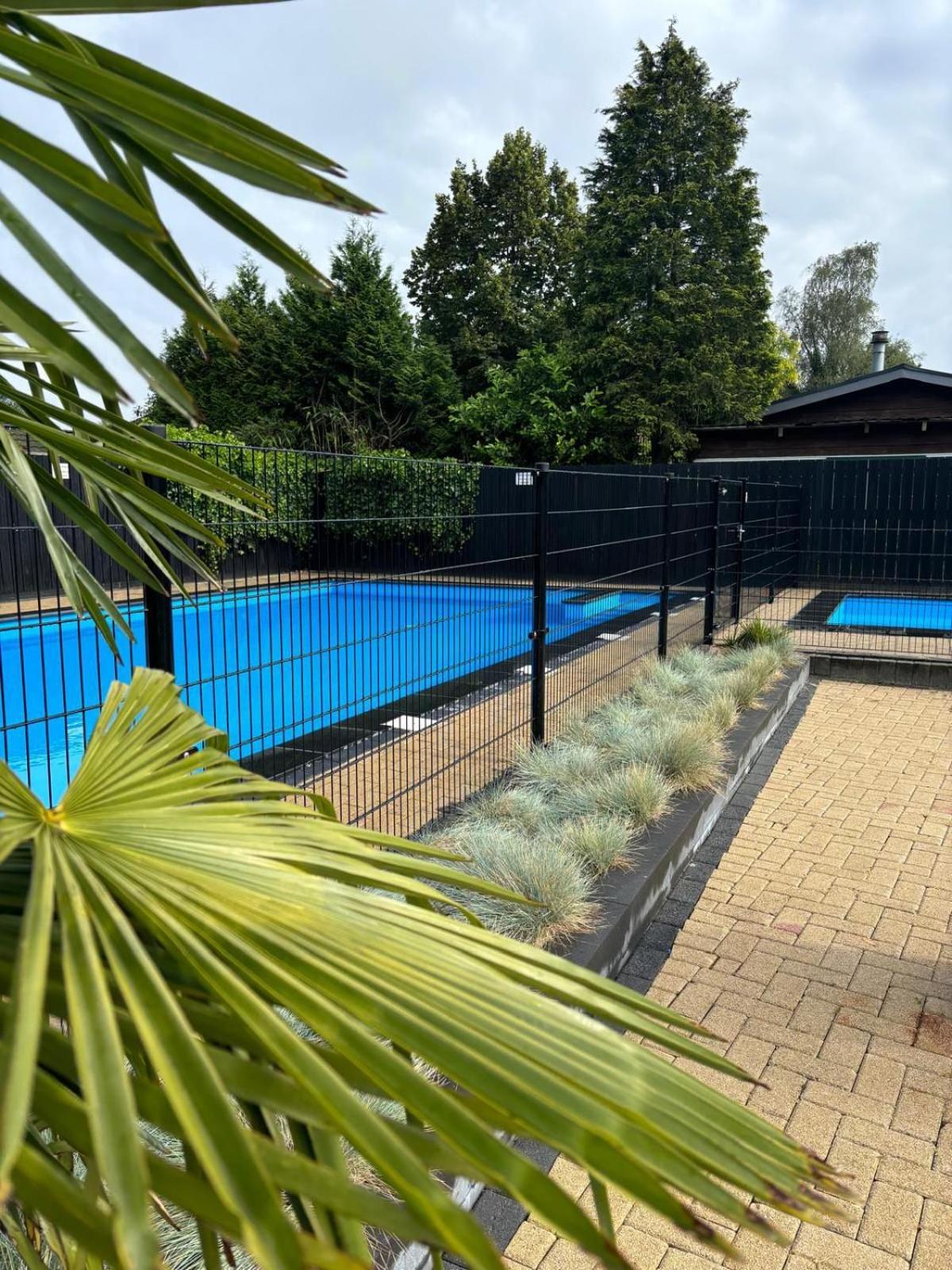 Ruim Familie Chalet Tot 4 Personen Op De Veluwe Bungalowpark De Kern 푸텐 외부 사진